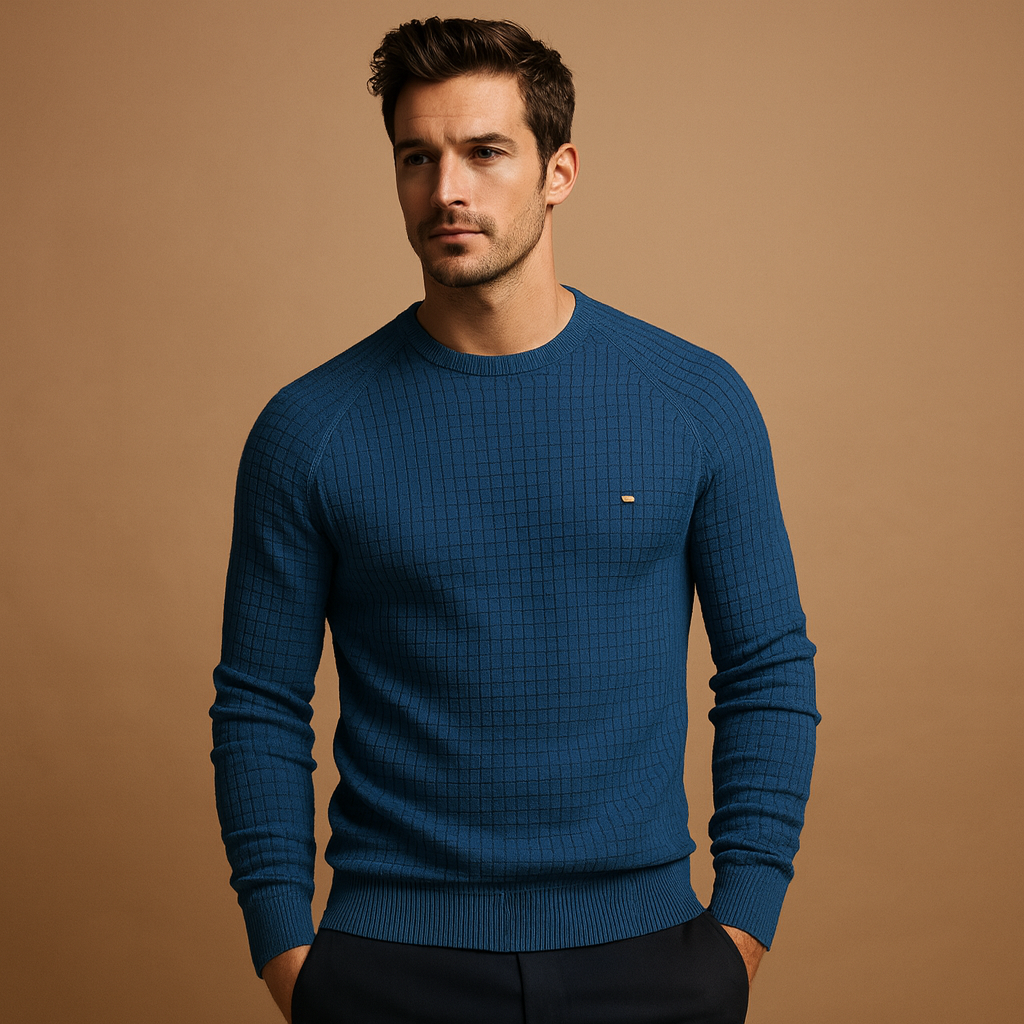 Men’s knitted round-neck sweater with a relaxed fit, ideal for autumn and winter wear and suitable for casual, work, and everyday outfits.