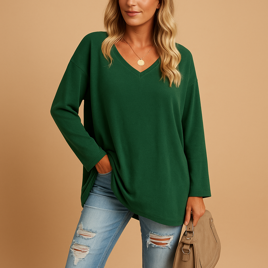 Lightweight summer top for women with round neckline and short sleeves in soft, breathable fabric, perfect for warm days and casual outfits.