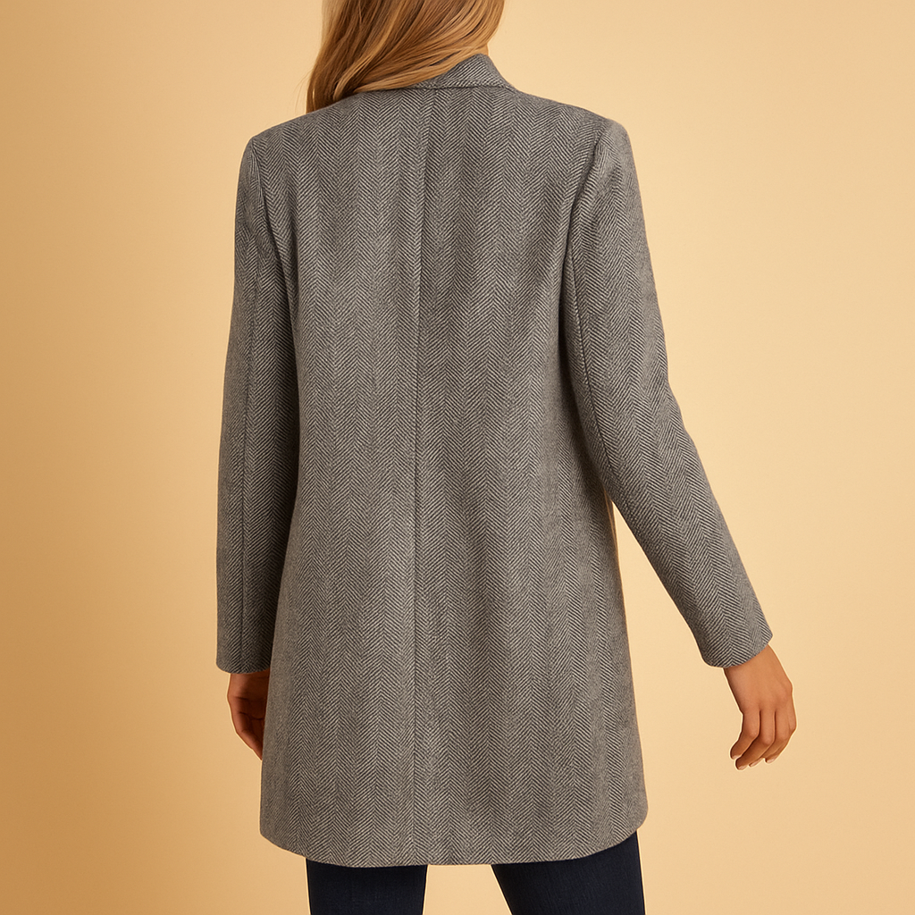 Women’s casual jacket with modern print and long sleeves, perfect for everyday wear and seasonal transitions.