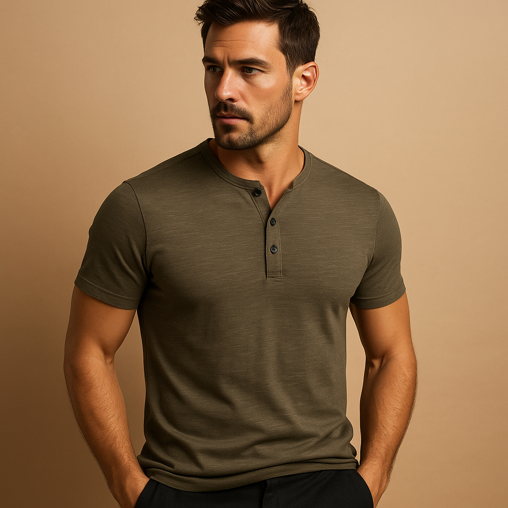 Men’s casual cotton t-shirt with regular fit, crew neck, and short sleeves, available in versatile colors for everyday wear.