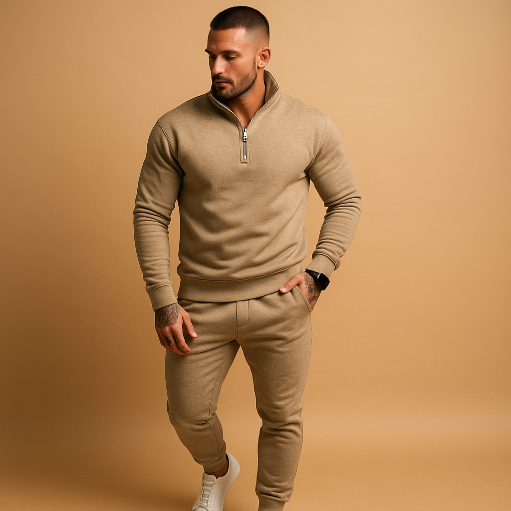 Modern men’s jogging set with half-zip sweatshirt and matching joggers. Comfortable fit, perfect for casual days, light sports, or relaxing at home.