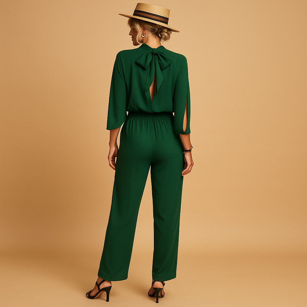 Women’s light summer jumpsuit with adjustable straps, breathable fabric, and practical pockets. Perfect for beach days, casual wear, and chic summer outings.