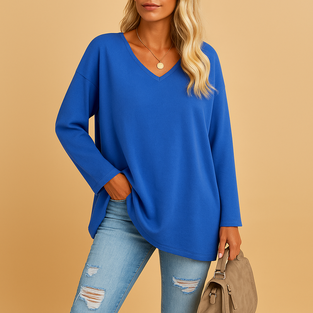 Lightweight summer top for women with round neckline and short sleeves in soft, breathable fabric, perfect for warm days and casual outfits.