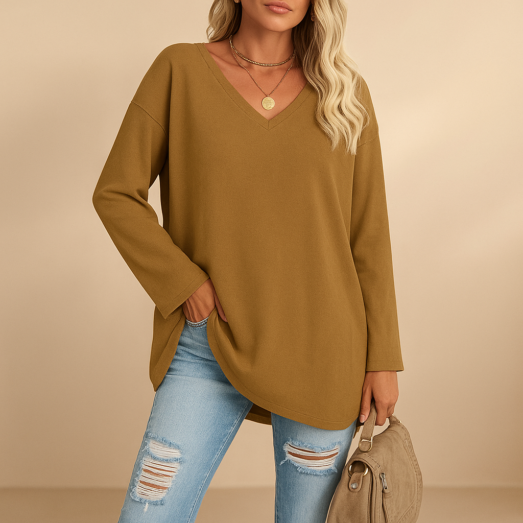 Lightweight summer top for women with round neckline and short sleeves in soft, breathable fabric, perfect for warm days and casual outfits.