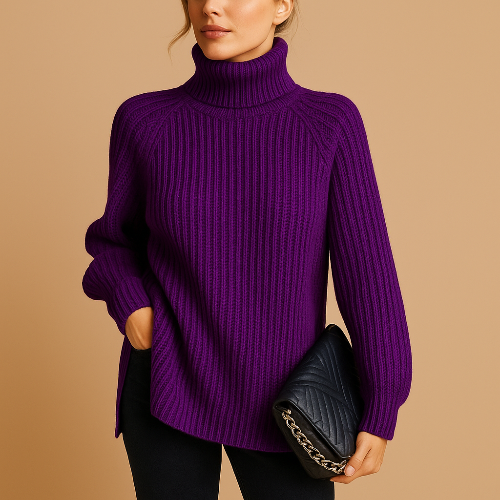 Women’s turtleneck sweater with soft texture and minimalist design, available in classic tones, ideal for autumn and winter layering.