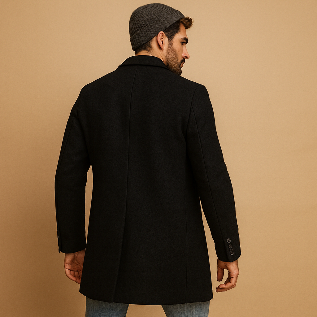 Men’s warm overcoat with relaxed fit and elegant design, insulated for autumn and winter, suitable for both formal and casual outfits.